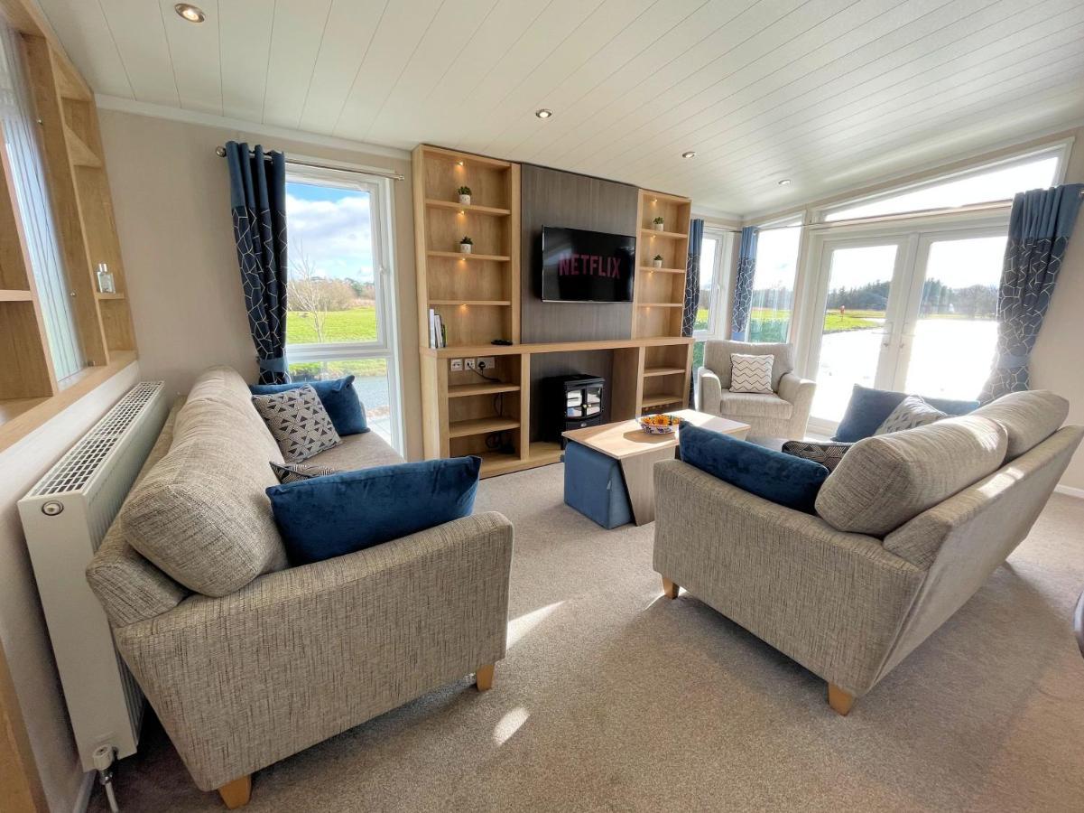 Luxury Lakeside Lodge With Htub Beautiful Views Annan Dış mekan fotoğraf