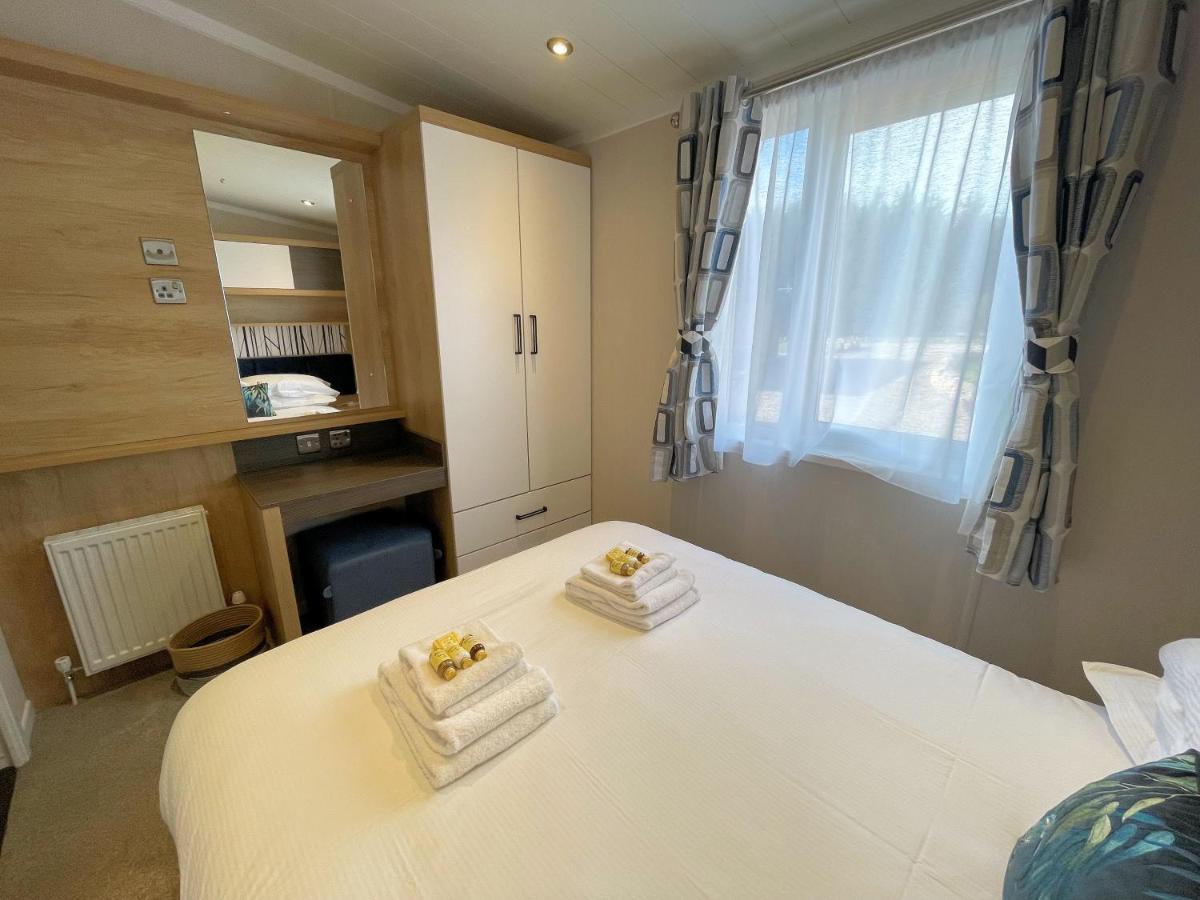 Luxury Lakeside Lodge With Htub Beautiful Views Annan Dış mekan fotoğraf